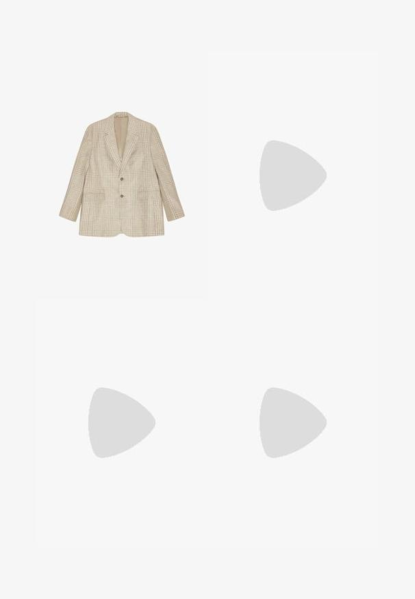 Μπεζ καρό σακάκι με δύο κουμπιά, με πέτο notch και τσέπες με καπάκι, εμφανίζεται επίπεδο σε λευκό φόντο.; Μακρυμάνικο πουλόβερ χρώματος κρέμα με στρογγυλή λαιμόκοψη, ριμπ μανσέτες και τελείωμα, παρουσιασμένο σε απλό φόντο.; Μπεζ παντελόνι με ίσια μπατζάκια, εμπρόσθιες πιέτες, πλαϊνές τσέπες, θηλιές για ζώνη και κλείσιμο με κουμπί στη μέση.; Καφέ σκούρο δερμάτινο παπούτσι τύπου penny loafer με χαμηλή σόλα και στρογγυλεμένη μύτη, κλασικός σχεδιασμός χωρίς κορδόνια, πλευρική όψη σε λευκό φόντο.