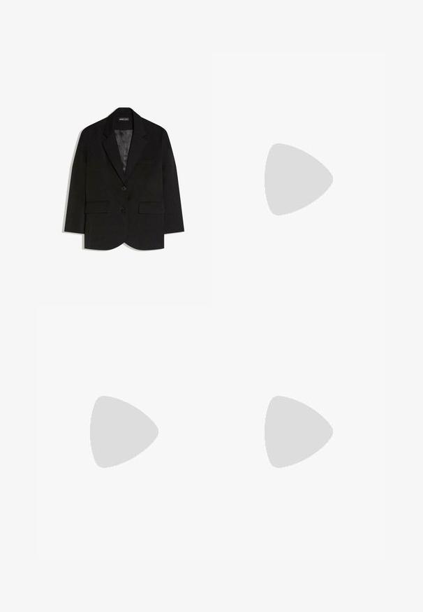 Blazer noir ajusté avec deux poches à rabat à l'avant, deux boutons, col à revers cranté et doublure intérieure en satin lisse.; Haut en maille bleu marine à manches courtes avec un col rayé bleu et blanc et un seul bouton au niveau de l’encolure.; Jeans en denim bleu marine avec taille haute, coupe large et broderies orange discrètes. Comprend une fermeture par bouton et zip à l'avant.; Botte haute en cuir noir avec bout arrondi, talon bas, bride à boucle latérale et tige légèrement relâchée sur fond blanc.