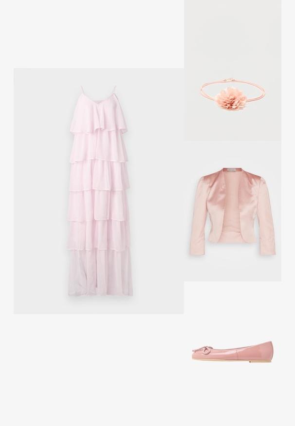 Chaqueta de satén rosa claro con un diseño entallado, cuello chal, mangas largas y un frente abierto, con una textura suave y sin cerraduras.; Vestido rosa claro en capas hecho de tela transparente, con tirantes ajustables y escote en V, que cuenta con cinco capas horizontales.; Bailarinas de charol rosa con punta redondeada, detalle de cuerda en la parte delantera y suela de goma beige. Acabado liso y brillante en todo.; Cinta elástica para el cabello de color rosa con una suave flor de tela con pétalos en capas en el centro sobre un fondo blanco.