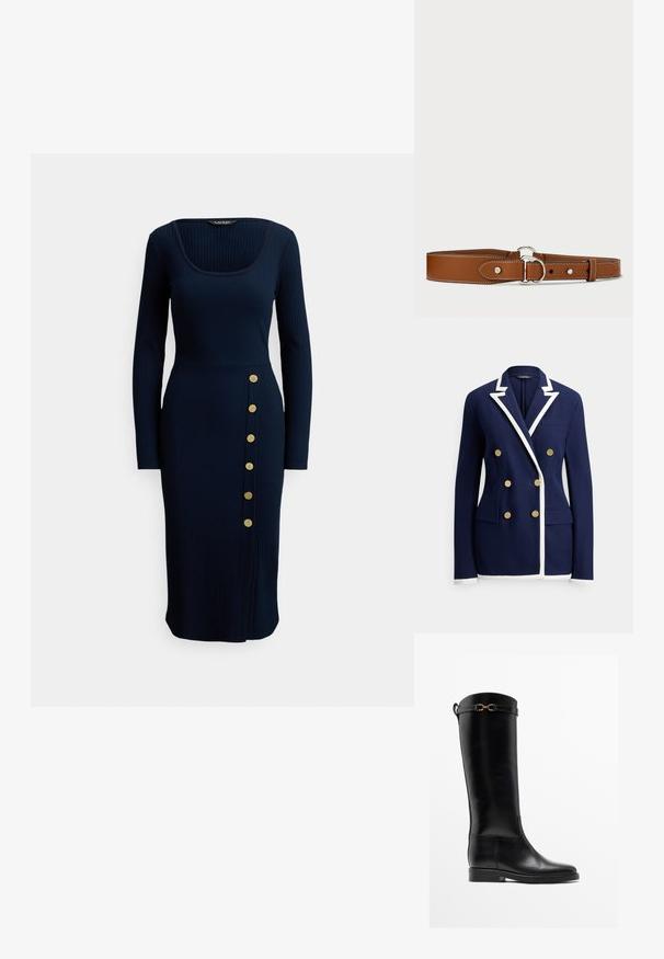 Marineblå blazer med hvid kant, dobbeltradede guldknapper, haklapel, brystlomme og to forlommer med klap.; Marineblå ribstrikket langærmet kjole med firkantet halsudskæring og knapper i siden. Har en tætsiddende silhuet og knælængde.; Høj sort læderstøvle med lav hæl og guldbelagt spænde nær toppen, vist i profil på hvid baggrund.; Læderbælte i tan farve med en glat texture, prydet med hvid syning, en rund sølvfarvet spænde og et simpelt design med bæltehuller.