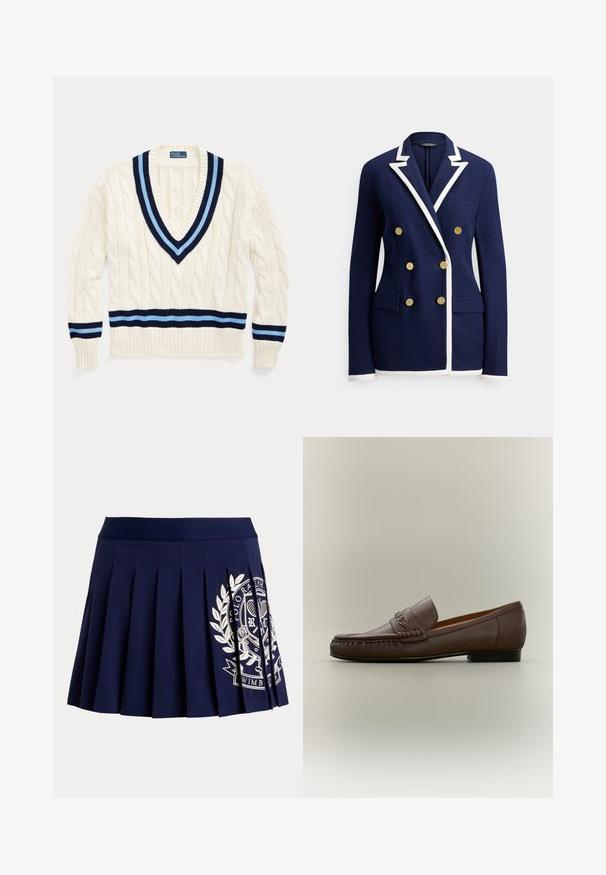 Blazer azul marino con ribete blanco, botones dorados dobles, solapa con muesca, bolsillo en el pecho y dos bolsillos frontales con solapa.; Suéter de punto en crema con escote en V, que presenta rayas en azul marino y azul claro en el cuello y el dobladillo inferior.; Falda plisada azul marino con cinturilla ancha y logotipo blanco con escudo temático de tenis en el lado inferior derecho.; Mocasín de cuero marrón con detalle metálico en la parte delantera y un tacón negro bajo, mostrado de lado sobre un fondo neutro.