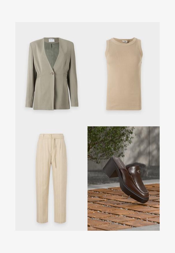 Blazer vert olive avec décolleté en V, fermeture à un bouton, coupe ajustée et manches longues. Texture lisse avec des détails de fronces discrètes sur les côtés.; Top sans manches beige en tissu côtelé avec un col rond, présentant des coutures ton sur ton et un design ajusté.; Pantalon beige à rayures avec une coupe décontractée, présentant une taille cintrée, une fermeture à bouton et une ceinture à nouer, fabriqué à partir d'un tissu léger.; Mule à talon en cuir marron Calvin Klein flottant au-dessus d'un sol en carrelage en bois avec en arrière-plan une plante verte et un mur flous.
