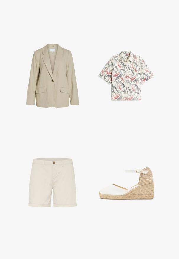 Lichtbeige blazer van gestructureerde stof. Heeft een enkel knoopsluiting, notch-lapels en twee voorzakken.; Korte mouwen overhemd met crèmekleurige achtergrond en rode, zwarte en grijze abstracte luipaardpatronen over het hele oppervlak.; Lichtbeige katoenen shorts met een knoopsluiting, opgevouwen mouwen en zijzakken. Gladde textuur en op maat gemaakt ontwerp voor comfort.; Witte sleehak espadrille met enkelbandje, beige gevlochten hielstuk en gevlochten jute zool.
