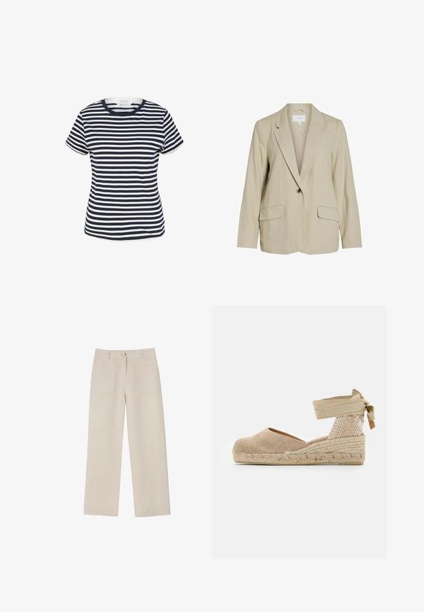 Lys beige blazer lavet af tekstureret stof. Har en enkelt knaplukning, spidse revers og to forlommer.; Marineblå og hvid stribet t-shirt lavet af økologisk bomuld, med rund halsudskæring og korte ærmer, samt en lige kant forneden.; Beige linnedragter med bred ben-design, der har to frontlommer og en enkelt knaplukning i taljen. Flad tekstur.; Beige espadrille med en overdækning af lærred, tekstureret vævet hæl og flettet jutesål; har en bundet ankelrem for en sikker pasform.