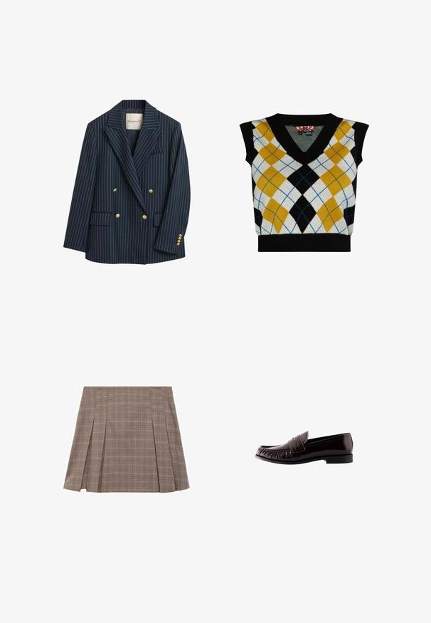 Blazer double boutonné à rayures marines avec boutons dorés, revers crantés et deux poches avant. Le tissu semble lisse avec une coupe ajustée.; Pull sans manches au design en V, orné d'un motif argyle aux teintes jaunes, noires, blanches et bleues. Fabriqué en matériau tricot doux.; Jupe mini plissée à carreaux marron avec des fentes latérales et une taille haute, présentant un motif à carreaux subtil.; Mocassin penny en cuir brun foncé avec bout moc cousu, talon bas et détail de bride sur le dessus, présenté en profil sur fond blanc.