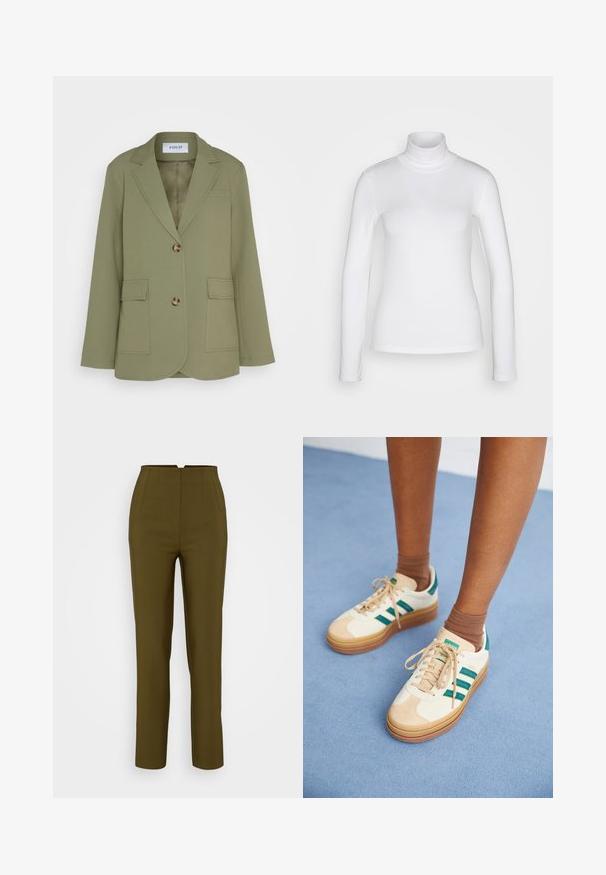Envii Blazer - deep lichen green; Chemise à col roulé blanc à manches longues en tissu lisse et extensible. Offre une coupe ajustée et un col haut. Pas de motifs ni d'accents visibles.; Pantalons ajustés vert olive avec taille haute, dotés de plis sur le devant et d'une coupe droite, fabriqués à partir d'un tissu lisse.; Baskets beiges avec des rayures vert foncé, semelle en caoutchouc, tige en daim et textile, et accessoires neutres, associées à des chaussettes brunes sur une surface bleu clair.