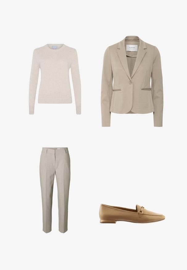 Beige getailleerde damesblazer met eenknopsluiting, ingesneden revers en twee voorzakken met bies.; Style Republic Trui - sand; Beige op maat gemaakte broek met riemlussen, een voorrits en geperste plooien over de benen, getoond tegen een witte achtergrond.; Beige leren instappers met een vlakke hak, voorzien van een decoratieve metalen ring en accentband, een gladde textuur en een rond toel ontwerp.