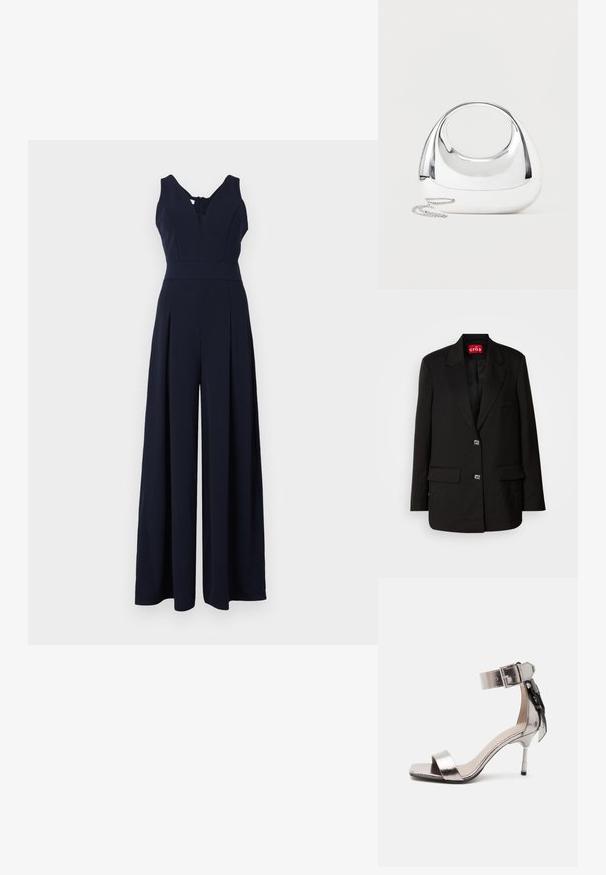 Schwarzer Blazer mit klassischem Design, zwei Vordertaschen und glänzenden silbernen Knöpfen; verfügt über eine subtile gesprenkelte Textur und scharfe Revers.; Marineblauer Jumpsuit mit tiefem V-Ausschnitt, ärmellosem Design und weit geschnittenen, plissierten Beinen. Hergestellt aus glattem, leichtem Stoff mit einem Reißverschluss auf der Rückseite.; Metallic silberne offene High-Heel-Sandalette mit Knöchelriemen und Schnalle, verziert mit einer dekorativen Schleife hinten.; Glänzende, silberne Metallic-Handtasche mit abgerundeter Form, oval ausgestanztem Griff und silberner Kettenriemen auf schlichtem, hellem Hintergrund.