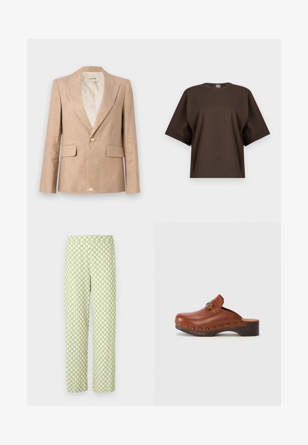 Blazer beige pour femme avec fines rayures verticales, fermeture à un bouton doré, revers crantés et deux poches à rabat à l'avant.; T-shirt oversize à manches courtes de couleur brun foncé avec un col rond et une petite étiquette visible à l'arrière du col.; Pantalon droit à motif pied-de-poule vert clair et blanc avec une ceinture élastique sur un fond uni.; Sabot en cuir marron avec un bout arrondi, des éléments décoratifs métalliques et une semelle en bois. Présente des rivets le long du bord inférieur et un talon bas.