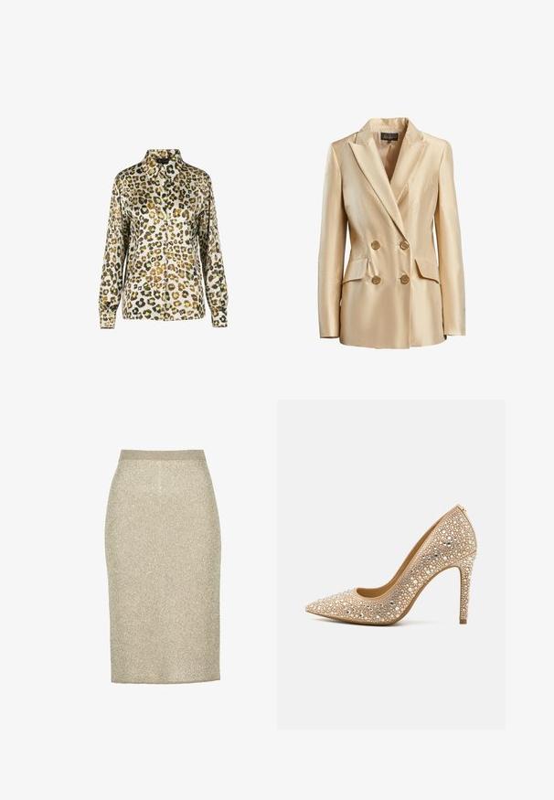 Beige dobbeltbrystet blazer lavet af satin, med en spidse krave, to frontlommer og guldtonede knapper til lukning.; Bluse med leopardprint, kraveudskæring, lange ærmer og knaplukning foran. Stoffet har en glat og skinnende tekstur.; Knelang nederdel i metallisk beige, fremstillet af tekstureret stof med en ribbet talje, der har en subtil glans hele vejen igennem.; MICHAEL Michael Kors ALINA FLEX - Pumps - pale gold