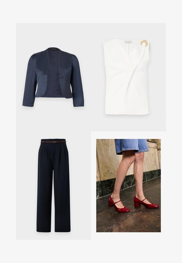 Marineblå cropped åben-front blazer med lange ærmer og let polstrede skuldre, lavet af glat satinstof.; Ærmeløs hvid bluse med en indpakningsdesign, der har en guldfarvet dekorativ ringdetalje på den højre skulder.; Sorte bukser med høj talje og vide ben med plisseringer og et tyndt, brunt flettet bælte, vist på en hvid baggrund.; Person iført skinnende røde Mary Jane blokhæle og nederdel i blå denim, som står på en mørk flisebelagt gulv nær en marmormur.