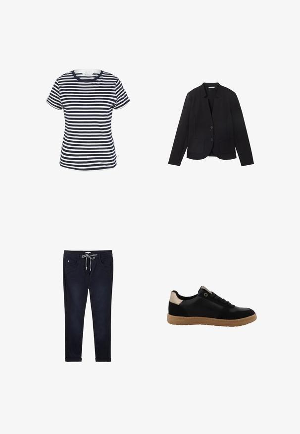Sort blazer med spids krave, to frontlommer og to knapper. Lavet af tekstureret stof, tætsiddende design med lange ærmer.; Marineblå og hvid stribet t-shirt lavet af økologisk bomuld, med rund halsudskæring og korte ærmer, samt en lige kant forneden.; Mørkeblå bukser lavet af vævet stof, med elastisk talje og snøre, to frontlommer og opsmøgede bukseben.; Sort lavtstående sneaker med tan gummisål og hælafslutning, sorte snørebånd og metaløjeletsdetalje på hvid baggrund.