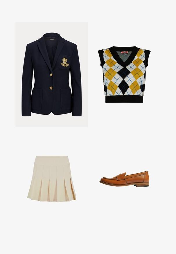 Marineblå blazer med hakket revers, to guldknapper, to forlommer med påsyet lommer og guldbroderet "RL" logo på venstre brystlomme.; Ærmeløs sweater med V-halsdesign, der har et argyle-mønster i gule, sorte, hvide og blå nuancer. Fremstillet af blødt strikmateriale.; Beige plisseret nederdel med en tætsiddende talje, lavet af et glat stof. Har flere lodrette plisser og en lige kant.; Brun læderloafer med flad hæl, rund tå og en dekorativ rem over vristen. Glat tekstur med kontrastsyningsdetalje.