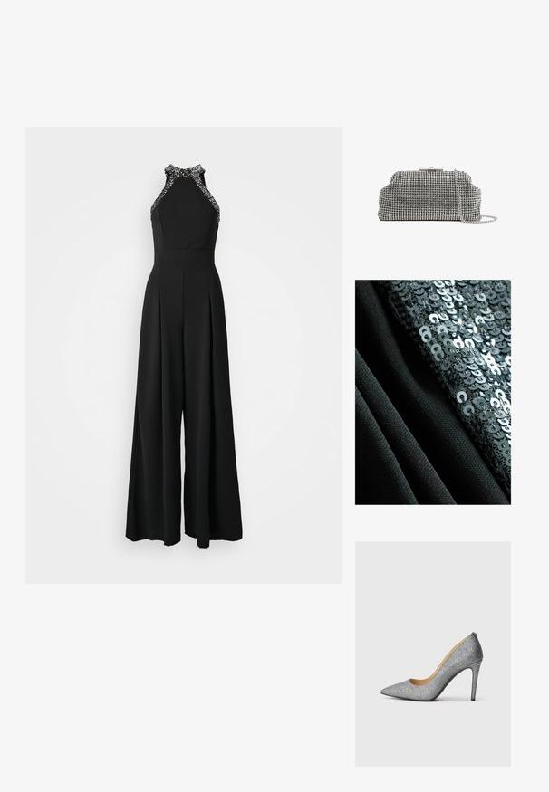 Schwarzer Stoff mit einer strukturierten Oberfläche, schichtweise mit einem Paillettenbereich versehen, der kleine, glänzende, runde Pailletten in einem reflektierenden Muster zeigt.; Schwarzer Jumpsuit mit Halterneck-Design und verziertem Saum. Weitere Beinsilhouette mit gefälteltem Detail an der Vorderseite.; Silberner Glitzer-Pump mit hohen Absätzen, spitzer Zehenform und schlanker Silhouette, ausgestattet mit einem glatten Innenfutter und einer strapazierfähigen schwarzen Außensohle.; Reiss ADALINE EMBELLISHED - Clutch - silver coloured