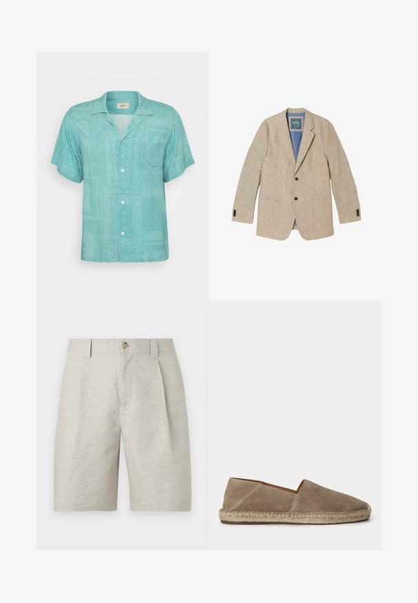 Blazer beige en lin pour homme avec revers crantés, deux boutons devant, poches plaquées et doublure intérieure bleue.; Chemise à manches courtes avec col en tissu teal clair, présentant un design subtil avec des motifs et des textures. Une poche poitrine.; Short beige sur mesure avec plis à l'avant, passants pour ceinture et fermeture à un seul bouton à la taille.; Chaussure espadrille en daim beige avec semelle en jute tressée et bout fermé arrondi, vue de côté sur un fond uni.