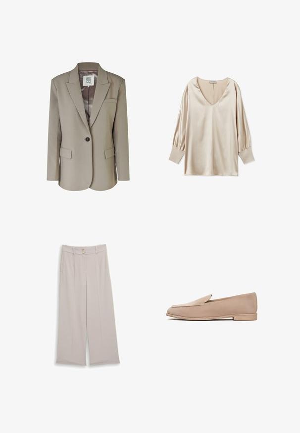 Beige blazer med nedskåret revers, enkel knaplukning, to frontlommer og en glat satinforing. Skræddersyet pasform med strukturerede skuldre.; Beige satinbluse med dyb V-udskæring, lange puffærmer og tætsiddende manchetter. Glat tekstur og minimalistisk design.; Beige vide bukser med bæltestropper, to knapper ved taljen og sidelommer, lagt fladt på en hvid baggrund.; Beige ruskind loafers med flad sål, en diskret spids tå og minimal syning langs kanterne. Glat tekstur hele vejen rundt.