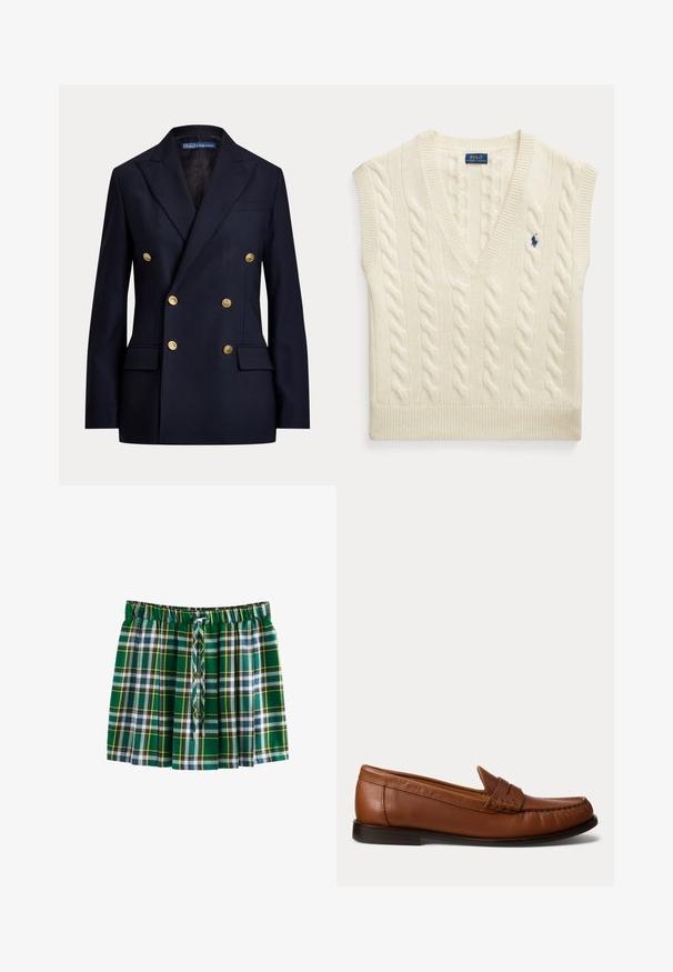 Tmavomodré dvojradové sako so zlatými gombíkmi a zárezovými klopami, s klopovými vreckami a štítkom Polo by Ralph Lauren vo vnútri goliera.; Krémová bezrukávová sveterová vesta s vrkočovým vzorom, výstrihom do V a malým tmavomodrým logom Polo Ralph Lauren na hrudi.; Zelená kockovaná plisovaná sukňa s elastickým pásom a predným šnúrkovým uzáverom, s bielymi, námorníckymi a žltými pruhmi.; Hnedý kožený mokasín s nízkym čiernym opätkom, šitím moc toe a dekoratívnym pásikom na vrchu, zobrazený na bielom pozadí.