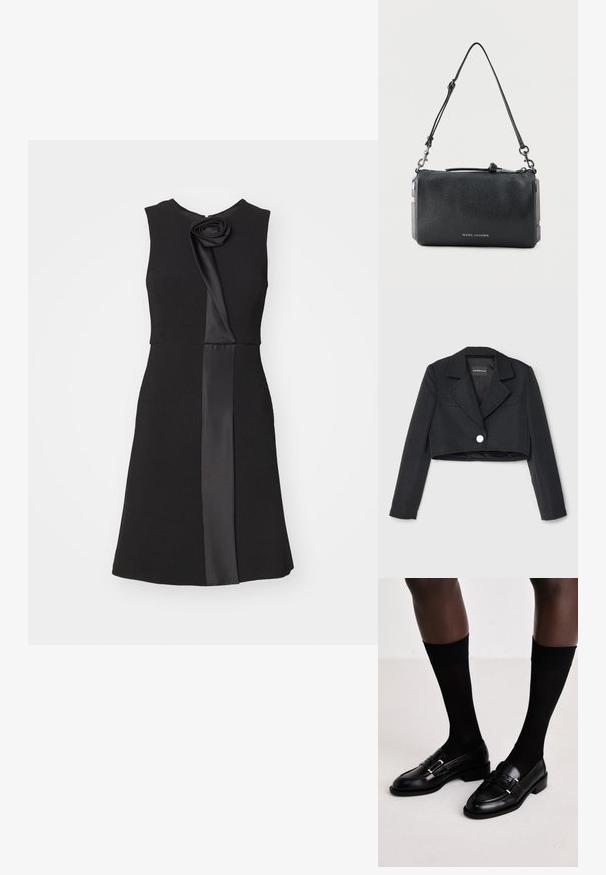 Emporio Armani Bleiseri - nero; Musta olkaimeton mekko, jossa on tiukka yläosa, teksturoitu kangas ja satiininen sivupaneeli, koristeltuna kangasruusulla kaula-aukossa.; Mustat nahka loafersit, joissa on matala lohkokorko ja kultaiset koristeet, yhdistettynä mustiin, läpikuultaviin polvisukkiin.; Musta Marc Jacobsin nahkainen olkalaukku, jossa säädettävä hihna ja hopeanväriset metalliosat yksivärisellä taustalla.