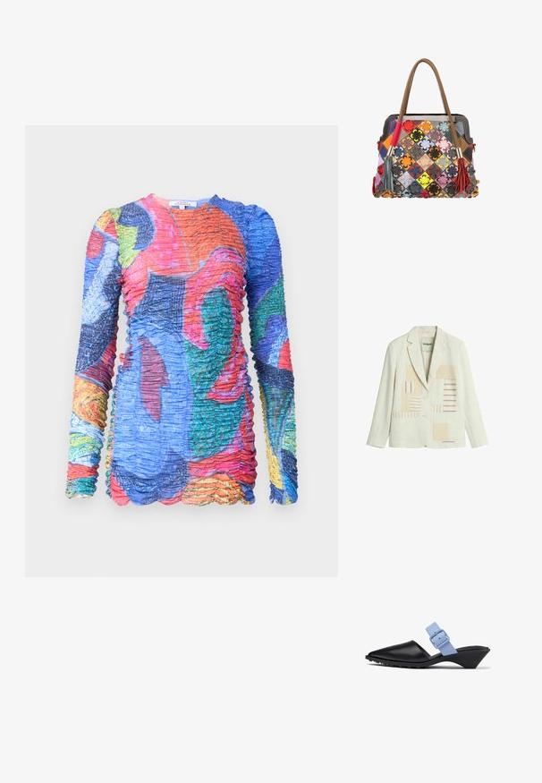 Kremlfarvet blazer med to knapper, hakket revers, forlommer og beige og blå stribet patchwork-design på frontpanelerne.; Multifarvet langærmet kjole med samlet tekstur. Har livlige mønstre i blå, rød, grøn og gul nuancer. Kant med bølger.; Sort spids mule med kraftig trekantet hæl og bred, lys blå justerbar spænde-rem over vristen.; Shopper med brune håndtag, diamantformet patchwork af flerfarvede læderfirkanter, hver med en firebladet blomsterudsmykning og kvaster på håndtagene.