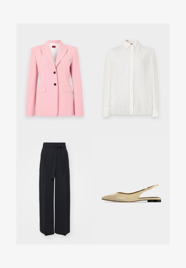 Lyserød blazer med skræddersyet pasform, enkeltknap-design, to frontlommer og sorte knapdetaljer. Glat stoftekstur.; Hvid plisseret skjorte med klassisk krave, lange ærmer og knaplukning, der har en blød tekstur og subtil glans.; Vide sorte bukser lavet af blød stof. Har en bælteholdbar talje og frontfolder. Glat tekstur med et rent, moderne design.; Beige spids tå slingback flad sko med lav sort hæl og en glat læderfinish, vist fra siden på en ensfarvet baggrund.