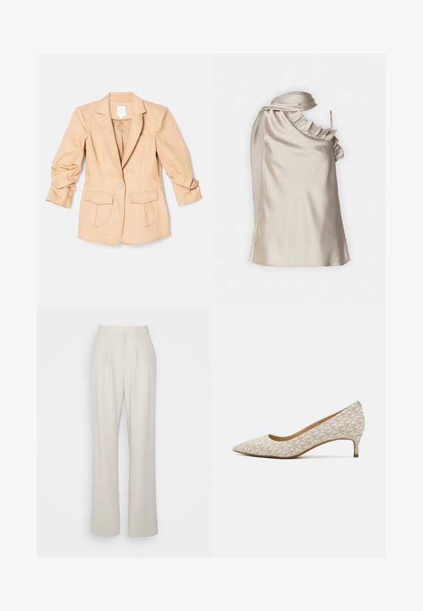 Cinq à Sept LOUISA JACKET - Blazer - sahara; Haut en satin beige clair avec un col froncé et une seule bretelle, présentant une texture lisse et un design asymétrique.; Cinq à Sept ELISABETH PANT - Pantalon classique - beige; Pointe de chaussure beige en tissu avec un motif géométrique, dotée d'un petit talon et d'une silhouette épurée. Texture lisse et accents minimaux.