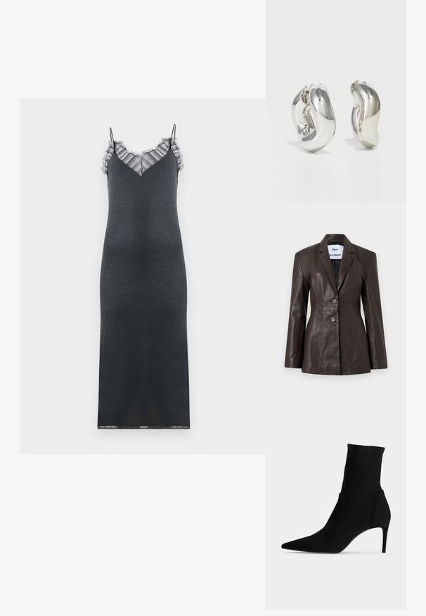 Blazer en cuir marron foncé ajusté à deux boutons, col à revers cranté, avec étiquette "Won Hundred" visible à l'intérieur du col.; Robe sans manches gris foncé avec une silhouette ajustée, présentant une bordure en dentelle froncée le long du décolleté en V et une texture lisse.; Bottine noire à bout pointu et talon haut et fin, présentée de profil sur fond clair. Design épuré et minimaliste.; Boucles d'oreilles sculpturales en argent avec des formes douces et courbes et des surfaces réfléchissantes. Présentent un design de boucle fermée et une forme organique distincte.