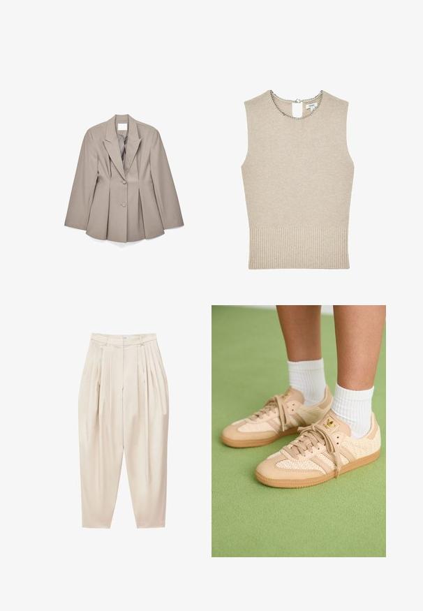 Beiger, maßgeschneiderter Blazer mit scharfen Revers, zwei vorderen Knöpfen und plissierten Details. Hergestellt aus glattem Stoff mit strukturierter Passform.; Helles beiges ärmelloses Sweatshirt mit einem gerippten Saum und einem Kettendetail am Halsausschnitt, das ein schlichtes und elegantes Design präsentiert.; Hoch taillierte beige plissierte Hose mit schmal zulaufenden Beinen und vorderem Reißverschluss.; Füße in beigen, gewebten Adidas-Sneakern mit Gummisohlen und weißen Knöchelsocken auf grüner texturierter Fläche.