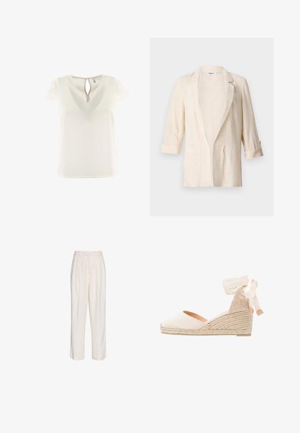 Blazer en lin beige clair avec une coupe décontractée, des revers crantés, des manches trois-quarts et deux poches avant, présentant une finition texturée.; Blouse blanche avec un décolleté en V et des manches courtes en dentelle. Le dos présente une ouverture en forme de goutte. Tissu léger et texture lisse.; Pantalon blanc taille haute sur mesure avec plis, passants de ceinture et jambes droites, présenté sur un fond blanc uni.; Escarpin compensé en toile beige avec un dos texturé, un ruban de cheville crème et une semelle en jute tressé. Bout arrondi avec un léger talon.