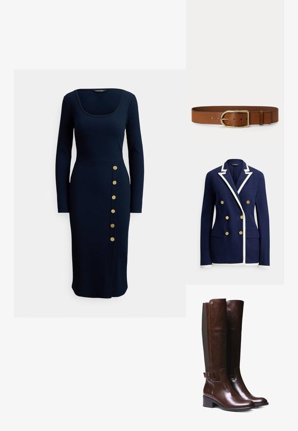 Marineblauwe dubbelgeknoopte blazer met witte biezen op revers, manchetten en zoom, voorzien van zes gouden knopen en voorflapzakken.; Marineblauwe geribde midi-jurk met een vierkante halslijn en lange mouwen, voorzien van een zijkant met zes gouden knopen als detail.; Bruine leren laarzen tot de knie met een gladde afwerking, contrasterend stofpaneel, enkelgesp detail en lage blokhak.; Bruine leren riem met grote gouden ovale gesp en meerdere verstelgaten, weergegeven op een effen achtergrond.