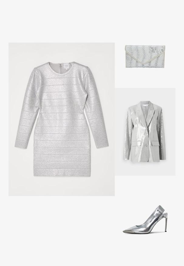 Good American Blazer - grey; Silbernes langärmliges Kleid mit rundem Ausschnitt, ausgestattet mit einer strukturierten metallischen Optik und horizontalem Streifenmuster. Reißverschluss auf der Rückseite.; Silberne Slingback-Pumps mit High Heels, spitz zulaufender Zehenpartie und metallischem Finish. Verfügt über ein elegantes Design und minimalistische Akzente am Absatz.; faina Clutch - silver coloured