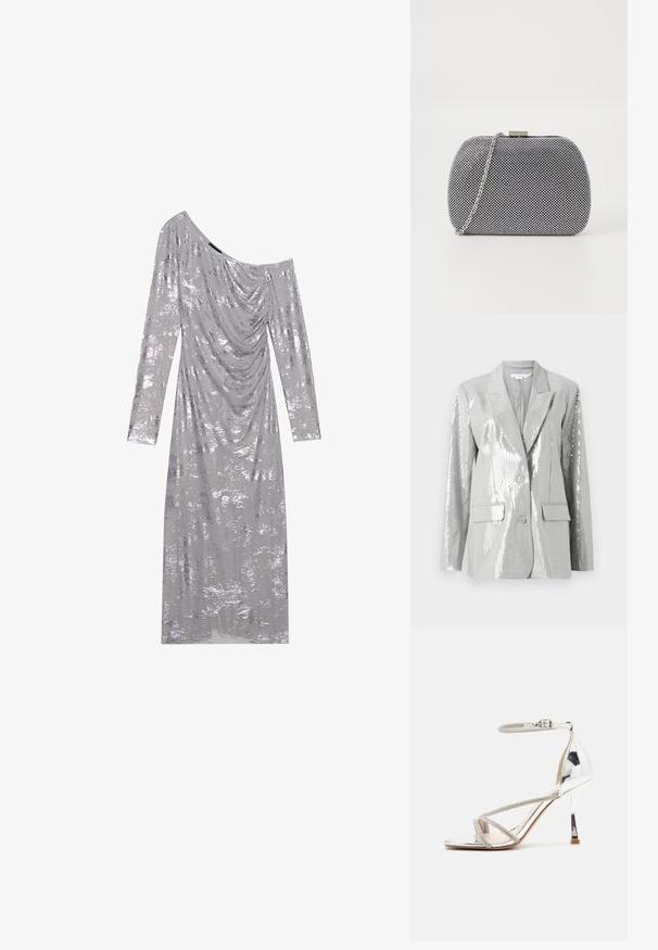 Good American Blazer - grey; Zilveren off-the-shoulder jurk met lange mouwen, gedrapeerde stof en een gestructureerde glans. Heeft een gladde, glanzende oppervlakte met een figuurvolgende silhouet.; Zilveren hoge hak sandalen met een geschenkdesign, glinsterend materiaal, strassaccenten en een slanke enkelband. Vierkante neus en gepolijste hak.; Zwart-witte textuur clutch tas met een ronde vorm, zilveren kettingband en een metalen sluiting aan de bovenkant.