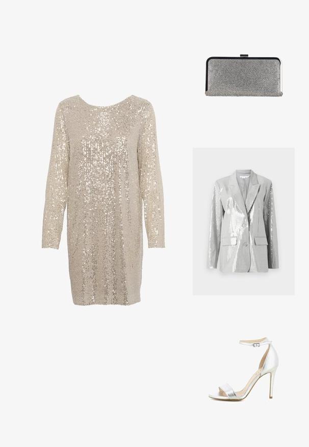 Good American Blazer - grey; Glinsterende jurk in lichtbeige met lange mouwen en een ronde halslijn, met een textuurpatroon van glanzende, reflecterende pailletten overal.; Zilveren sandaal met hoge hak, enkelbandje en gesp, open teen en naaldhak, zijaanzicht op een witte achtergrond.; Rechthoekige zilveren clutchtas bedekt met kleine strass-steentjes, met een zwart-zilveren metalen frame en een sluiting met gesp.