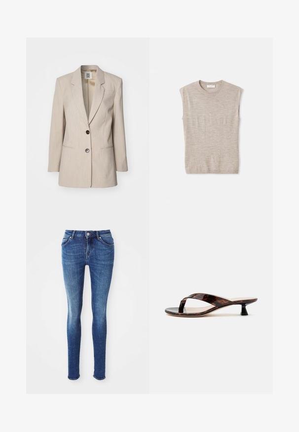 Beige op maat gemaakte blazer met een notch revers, enkele zwarte knoopsluiting en twee voorzakken. Getextureerde stof met een subtiel patroon.; Lichtbeige mouwloze top van zacht materiaal, met een ronde hals, strakke lijnen en een iets losse pasvorm. Minimalistisch ontwerp.; Blauwe denim skinny jeans met een zachte textuur, een middelhoge taille, vijf zakken en lichte vervaging op de bovenbenen. Voorzien van een metalen knoop en een ritssluiting.; Bruine schildpad kitten hak sandaal met teenslipperriem en vierkante neus op een effen lichte achtergrond.