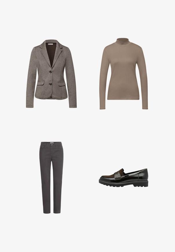 Brun tekstureret blazer med en skræddersyet pasform, revers med hak, to forlommer og knaplukning. Glat stof med subtilt mønster.; Langærmet taupe polotrøje med en slank pasform og ribbet tekstur på hvid baggrund.; Mørkegrå denim bukser med lige ben, frontlommer og knaplukning. Materialet har en glat overflade og minimale metal detaljer.; Sorte patenterede læder og brune ruskinds loafers med en struktureret rem. Har en kraftig sål med grebsdetaljer. Slankt, moderne design.