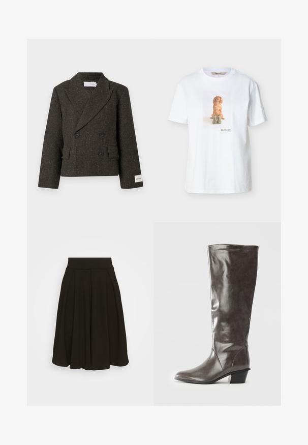 Dunkelbraune, zweireihige Jacke aus strukturiertem Stoff mit dezenten goldenen Sprenkeln. Mit großen schwarzen Knöpfen und Seitentaschen.; Weißes T-Shirt mit einem zentrierten Druck eines braunen Hundes, der hinter zwei grünen Stiefeln sitzt, und dem Text "BARBOUR" darunter.; Schwarz gefaltetem Rock mit einem breiten, elastischen Bund. Hergestellt aus einem weichen Stoff, mit einem knielangen Saum und glatter Textur.; Dunkelgrauer Lederstiefel für Frauen in Übergröße mit mittelhohem Absatz und runder Spitze, seitlich auf weißem Hintergrund gezeigt.