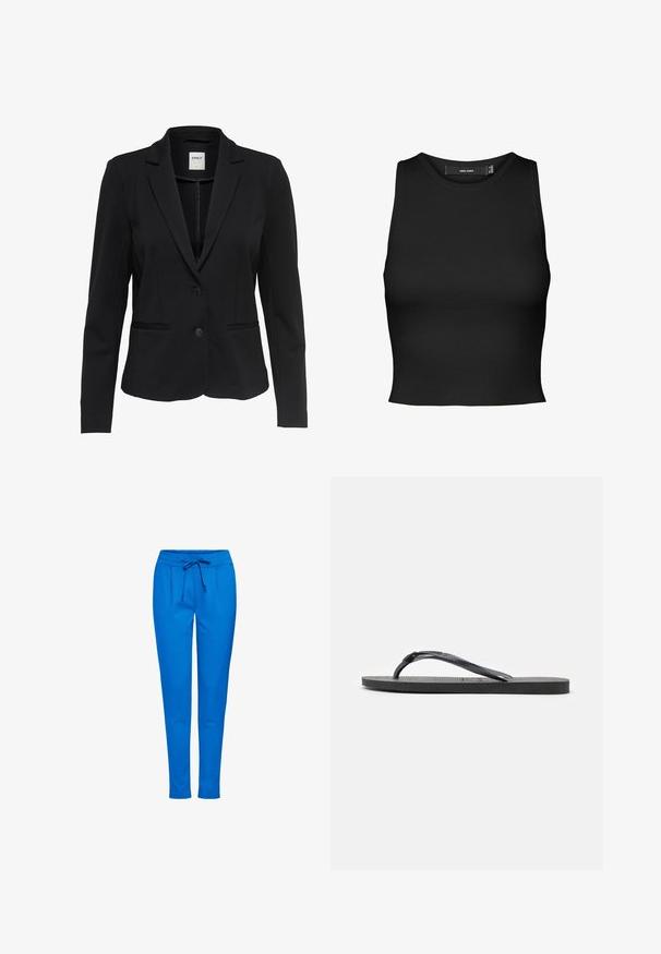 Blazer negro ajustado de tela suave, con solapas de muesca, dos bolsillos frontales y dos cierres de botón.; Top corto de canalé negro con escote redondo y diseño sin mangas. Presenta una textura suave y una silueta ajustada.; Pantalones de chándal azules hechos de tejido suave, con cinturilla elástica y cordón, dos bolsillos frontales y un diseño de pierna ajustada.; Sandalia tipo chancla de goma negra con suela texturizada y tira en forma de Y, vista desde un lado sobre un fondo blanco.