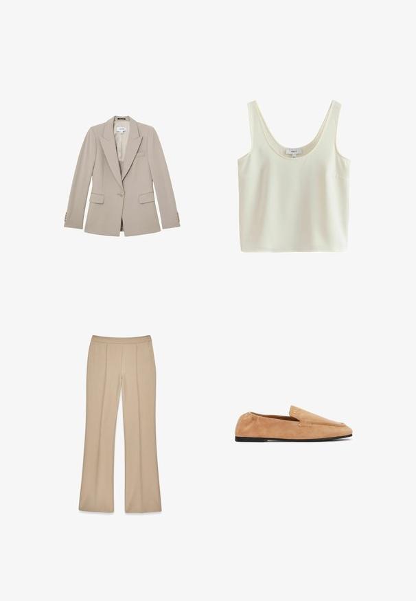 Blazer beige entallado con un botón, solapas con muesca, dos bolsillos con tapeta, bolsillo en el pecho y puños con botones, mostrado plano sobre fondo blanco.; Top corto sin mangas de color crema con tirantes anchos y escote redondo, hecho de tela suave.; Pantalones beige ajustados con diseño de pierna acampanada, hechos de una tela suave que presenta detalles de pliegues en la parte delantera, con cinturilla elástica para mayor comodidad.; Mocasín de ante marrón claro con suela baja negra, parte trasera elástica y pequeño logo de la marca en dorado cerca del borde superior, vista lateral.