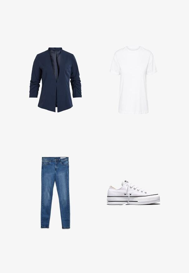 Marineblazer in een gladde stof met een diepe V-hals, lange mouwen en gathered details op de mouwen. Ontwerp met een open voorkant.; Witte katoenen T-shirt met korte mouwen, een ronde hals en een relaxte pasvorm, met een gladde textuur en zonder zichtbare patronen.; Donkerblauwe denim jeans met een klassieke skinny pasvorm. Voorzien van vijf zakken, een ritssluiting en subtiele vervaging voor textuur.; Witte lage canvas sneaker met witte veters, zwarte strepen op de zool en een rubberen, getextureerde neuskap, zijaanzicht op een witte achtergrond.