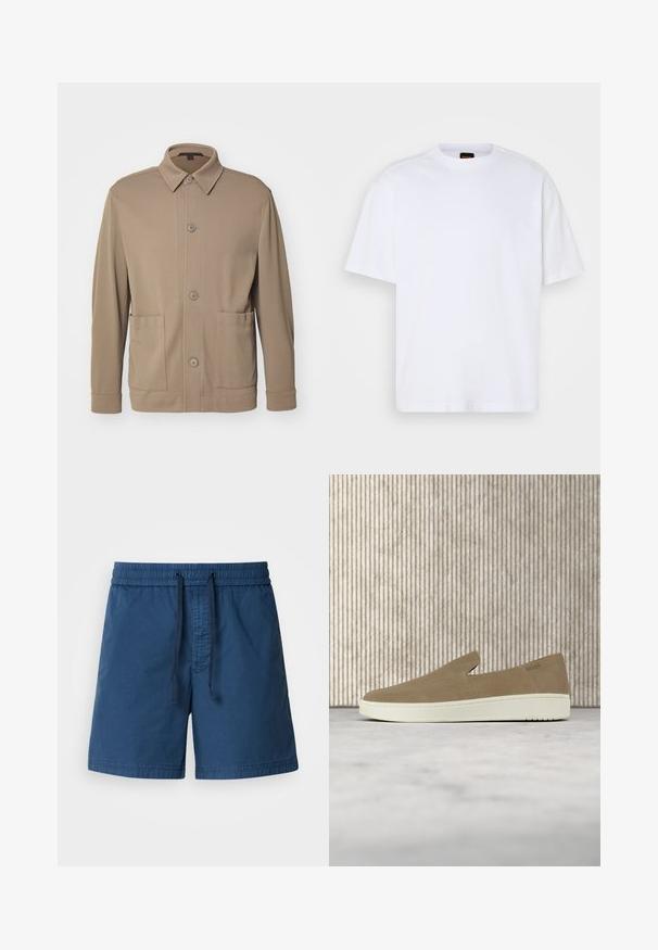 Veste cintrée à boutons beige en tissu texturé, avec un col, des boutons à l'avant et deux poches latérales. Design décontracté et ajusté.; T-shirt en coton blanc avec un col rond, des manches courtes et une coupe décontractée. Les coutures épaules texturées ajoutent un détail supplémentaire.; Shorts de bain bleu marine avec une taille élastique, fermeture à cordon et un tissu texturé. Le design présente une coupe droite et sans poches.; Chaussure beige sans lacets avec semelle blanche, présentée en suspension sur un tapis clair avec un mobilier transparent de couleur ambre en arrière-plan.