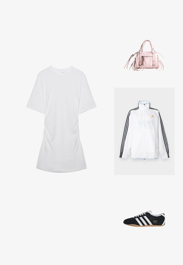 Veste zippée Adidas blanche avec col montant, manches noires à trois bandes et logo orange sur la poitrine.; Robe T-shirt blanche à manches courtes froncées, col rond avec un tissu doux sur un fond blanc uni.; Sneakers en suede noir avec trois bandes blanches, logo doré et semelle en caoutchouc marron. Présente un design à lacets à profil bas.; Sac à main rose avec une poignée supérieure tressée, des finitions en métal argenté, une poche zippée à l'avant et de longues franges sur les côtés ; matériau en simili cuir texturé.