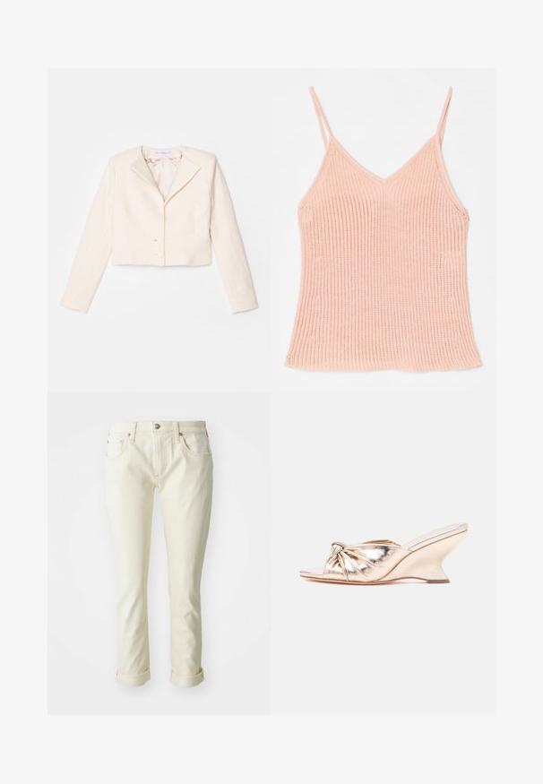 Blazer crème coupé avec un tissu texturé, un col cranté et deux boutons à l'avant. Manches longues et doublure intérieure lisse.; Camisole en tricot de couleur pêche, avec des bretelles réglables fines, un décolleté en V, une texture côtelée et un ourlet droit.; Jean en denim beige avec une coupe ajustée, comportant cinq poches, une fermeture éclair et des ourlets roulés pour une finition cropped.; Mule dorée brillante à bout ouvert avec une bride nouée et un talon compensé sculpté sur fond blanc uni.