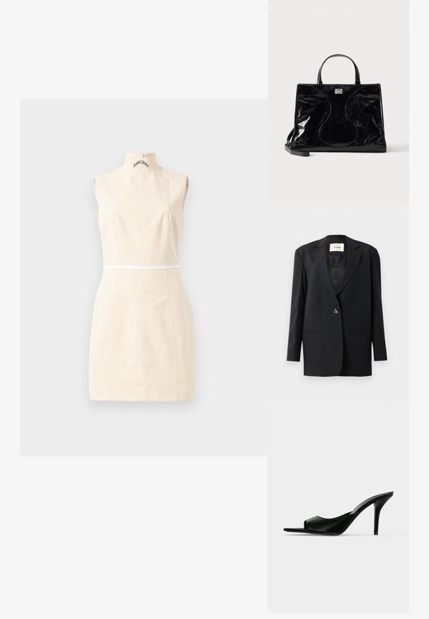 Schwarze maßgeschneiderte Blazerjacke mit Reverskragen, einem einzigen Knopfverschluss, zwei Vordertaschen und einer eleganten, glatten Textur.; Ärmelloses beiges Minikleid mit hohem Kragen, dezenten Nahtdetails, weißem Taillenbesatz und "MOSCHINO"-Schriftzug am Kragen.; Schwarzer Leder-Pantolette mit offenem Zehenbereich und hohem, schlankem Stiletto-Absatz, im Seitenprofil vor neutralem Hintergrund gezeigt.; Schwarze glänzende Ledertasche mit kurzen Griffen, abnehmbarem Schulterriemen und dezenten, geschwungenen Steppnähten vorne.