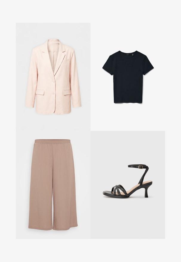 Einreihiger Blazer in blassem Rosa mit Kerbkragen, zwei Knöpfen, zwei vorderen Pattentaschen und einer Brusttasche, präsentiert vor einem einfarbigen Hintergrund.; Schwarzes kurzärmeliges, geripptes Strick-T-Shirt mit rundem Ausschnitt, flach liegend auf weißem Hintergrund.; Leichte, weit geschnittene Hose aus weichem mauvefarbenem Stoff mit einem elastischen Bund. Verfügt über eine knitterresistente Textur und schlichte gesäumte Kanten.; Schwarze Absatzsandalen mit mehreren dünnen Riemen über den Zehen, einem einzelnen Knöchelriemen mit goldener Schnalle und einer quadratischen Zehenform.
