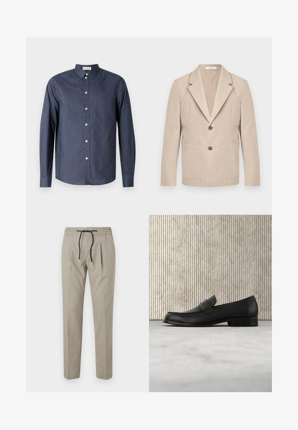 Beige Blazer aus Baumwolle mit Reverskragen, zwei Fronttaschen und einem einzigen Knopfverschluss. Glatter, strukturierter Stoff.; Dunkelblaues langärmliges Hemd mit Knopfleiste aus glatter Stoffqualität; es hat einen klassischen Kragen, weiße Knöpfe und einen abgerundeten Saum.; Helle beige Hose mit tailliertem Schnitt, elastischem Bund und schwarzem Kordelzug. Das Material weist eine subtile Textur und Faltendetails auf.; Schwarzer Leder-Slipper schwebt über einem beigen Teppich, im Hintergrund ein glänzender, runder brauner Tisch.