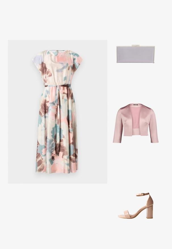 Kariertes Jackett aus glattem, rosa Satin mit Dreiviertelärmeln und einem Schalkragen. Verfügt über ein schlichtes, ungeschmücktes Design.; Maxikleid mit kurzen Raglanärmeln, floralen Mustern in Pink, Blau und Braun auf cremefarbenem Stoff, mit einem elastischen Taillenbund und passendem Gürtel.; Nude patentleder High Heel Sandale mit quadratischer offener Spitze, Knöchelriemen mit Schnalle und einem stabilen Blockabsatz.; Rechteckige lilafarbene Clutch aus strukturiertem Material mit glatten Kanten. Verfügt über einen silbernen Verschluss oben.