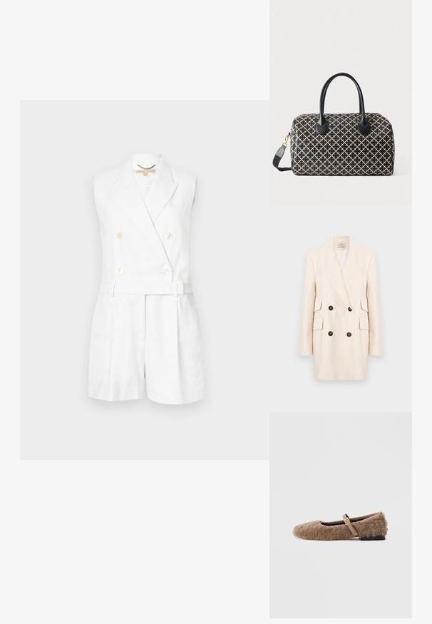 Blazer crème croisé avec larges revers, deux poches avant et boutons noirs. Tissu texturé à rayures verticales.; Combinaison sans manches blanche avec un design croisé, de grands boutons et une taille ceinturée, de style court taillé avec des lignes épurées.; Chaussure plate marron et duveteuse avec une bride Mary Jane et un détail de boucle dorée. Texture douce, bout carré et petit talon bloc. Doublure intérieure lisse.; Sac à main noir à motif avec une forme structurée et des anses en cuir lisse. Présente un motif en diamants beige sur fond noir, avec une bandoulière amovible.