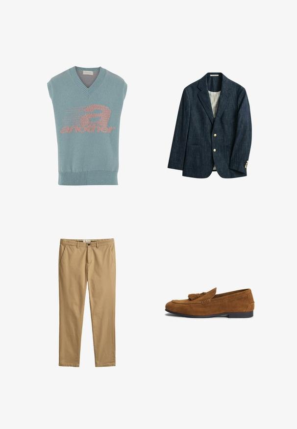 Dunkelblauer Denim-Blazer mit Spitzenrevers, zwei Vorderentaschen, zwei goldenen Knöpfen und creme gestreiftem Innenfutter.; Helles blaues ärmelloses Stricktop mit V-Ausschnitt, das ein rosa grafisches Design mit dem Wort "another" und einem Geschwindigkeitsmotiv zeigt. Gerippter Saum.; Beige Slim-Fit Chinos mit Gürtelösen, Seitentaschen, Knopf- und Reißverschluss, gebrandetes GANT-Label am Bund.; Brauner Herrenslipper aus Wildleder mit Quasten-Detail und flacher schwarzer Sohle, seitlich mit geprägtem Markennamen.