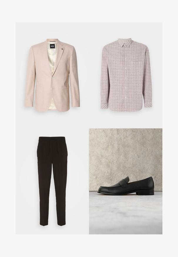 Heller rosa Blazer mit dezentem Karomuster. Verfügt über einen Reverskragen, zwei vordere Taschen und einen einzelnen Knopfverschluss. Gefüttertes Innenfutter.; Langärmliges, knöpfbares Hemd in zartem Rosa mit strukturiertem Quadratmuster. Baumwollstoff, klassischer Kragen und Knopfverschluss.; Schwarze, lange, schmal zulaufende Hose aus einem weichen, glatten Material. Mit einem elastischen Bund und einem Kordelzug für eine verstellbare Passform.; Schwarzer Leder-Slipper schwebt über einem beigen Teppich, im Hintergrund ein glänzender, runder brauner Tisch.