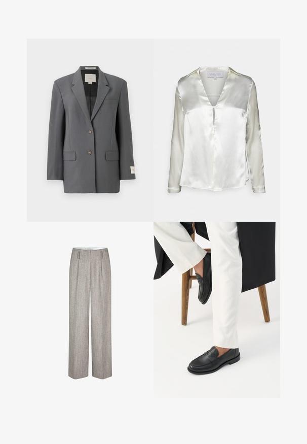 Blazer gris au design structuré, fermeture simple boutonnage, deux poches avant et un léger éclat. Doté de boutons marron et d'une étiquette intérieure.; STUDIO ID ALYSSA - Blouse - champagne; Second Female JUN - Pantalon classique - trench coat; Personne portant des mocassins en cuir noir et un pantalon blanc assise sur un tabouret en bois devant un fond blanc.