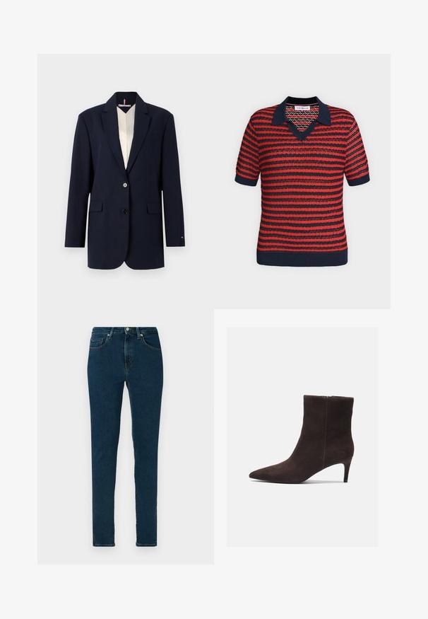 Marineblazer med to knapper, notch-lapel og forlommer. Har et kontrasterende indre foret i creme. Skræddersyet pasform og glat tekstur.; Kortærmet rød og marineblå stribet strik polo med marineblå krave og manchetter, med teksturerede vandrette striber.; Mørkeblå denimjeans med slim fit design, fem lommer, diskrete syninger og en knap med lynlås.; Brune ruskinds ankelstøvler med spids tå og 3-tommers hæl, der har en glat tekstur og et minimalistisk design. Lynlåslukning bagpå.